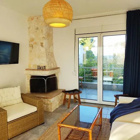 Ulyana - Front Seaview, First Line, Fireplace *