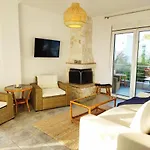 Ulyana - Front Seaview, First Line, Fireplace *