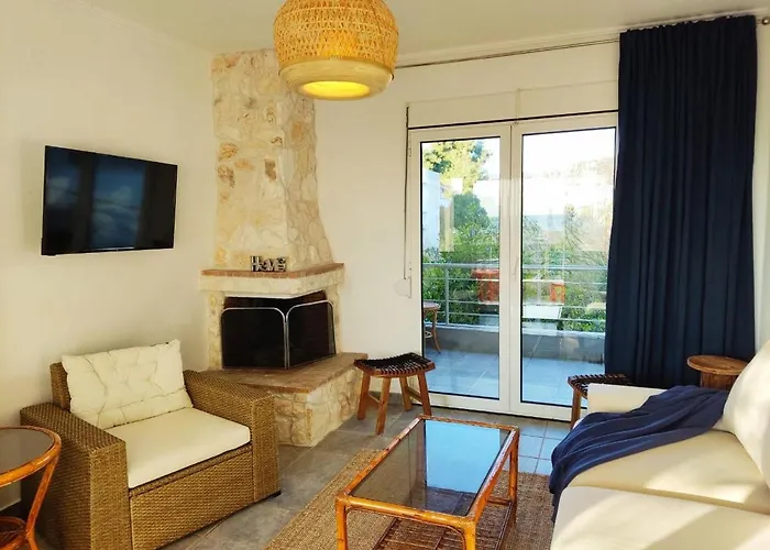 Ulyana - Front Seaview, First Line, Fireplace *