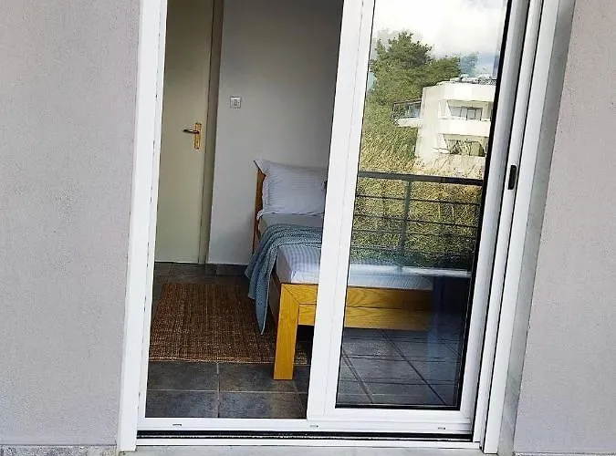Ulyana - Front Seaview, First Line, Fireplace شقة